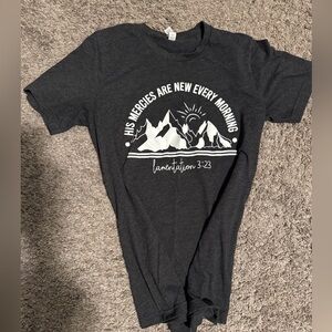 Christian Mountain Graphic Tee Lamentations 3 Faith Outdoorsy Minimalist Size M
